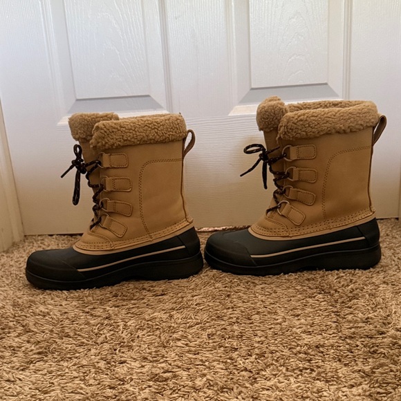 Lands' End Tan and Black Winter Boots - Picture 2 of 14